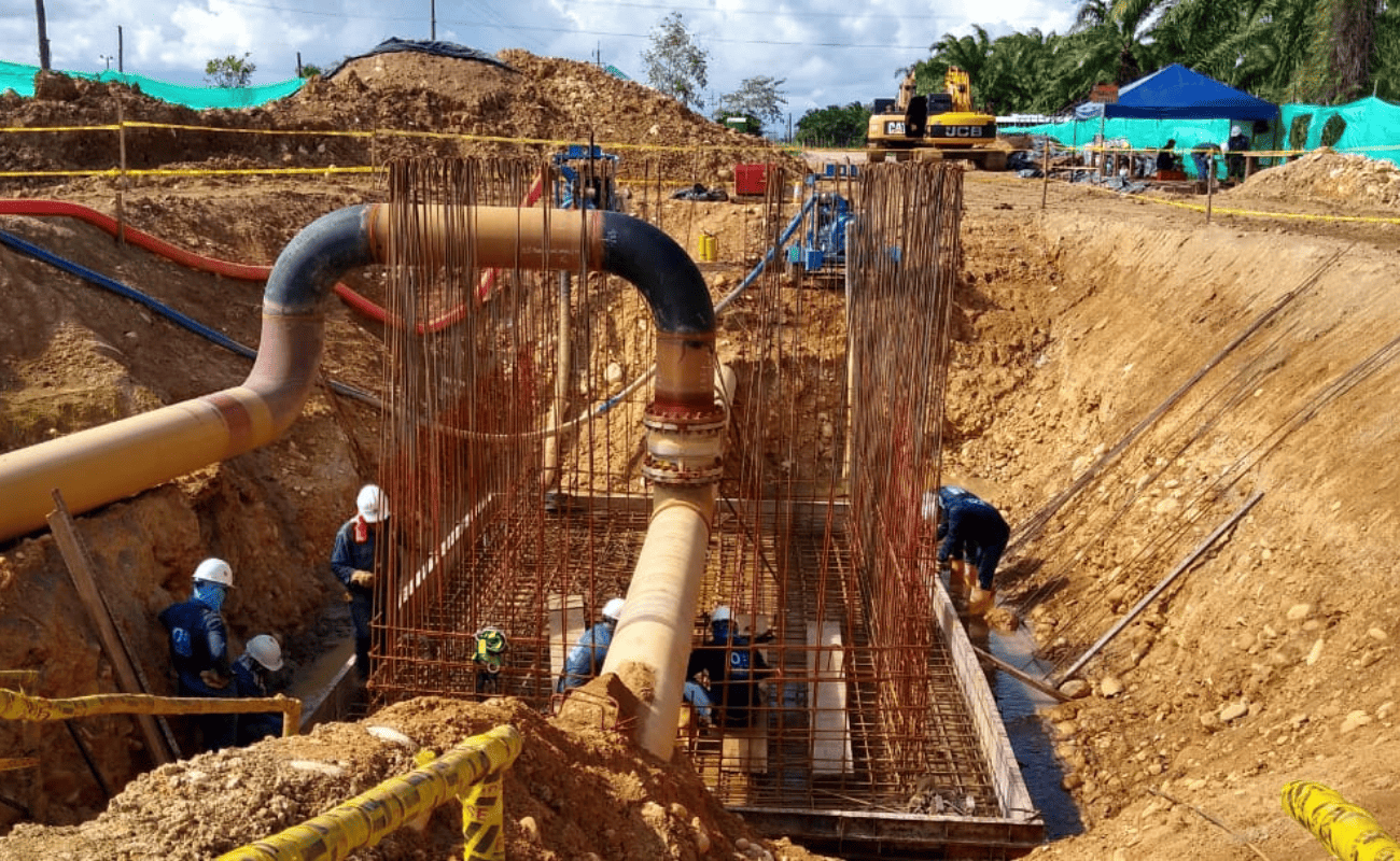Construcción de cimentación en concreto y montaje de tubería en zanja